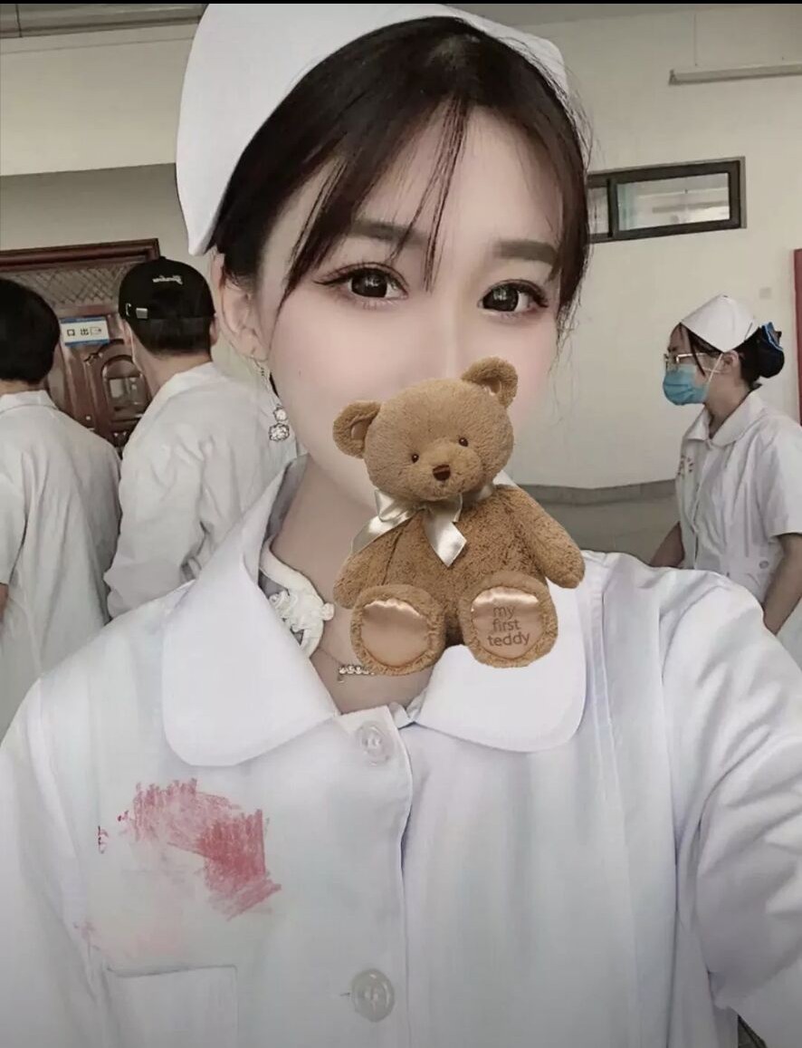 漂亮的兼职小护士妹妹